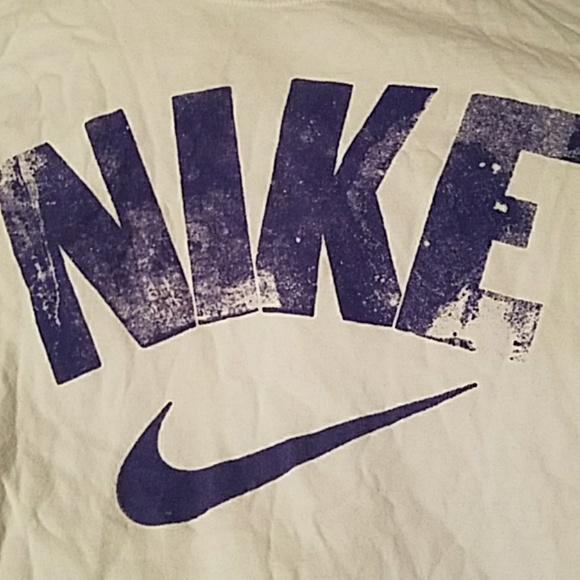 Nike tee - Picture 1 of 3